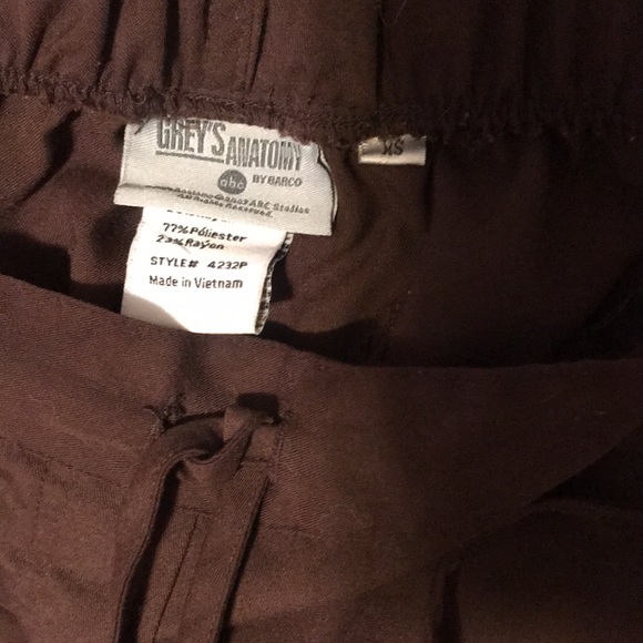 Greys Anatomy’s Scrubs set - Picture 3 of 5